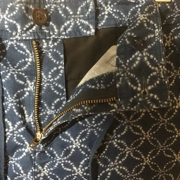 LRL Lauren Jeans Company Blue Circle Print Cotton Shorts, Size 10 - Picture 7 of 11